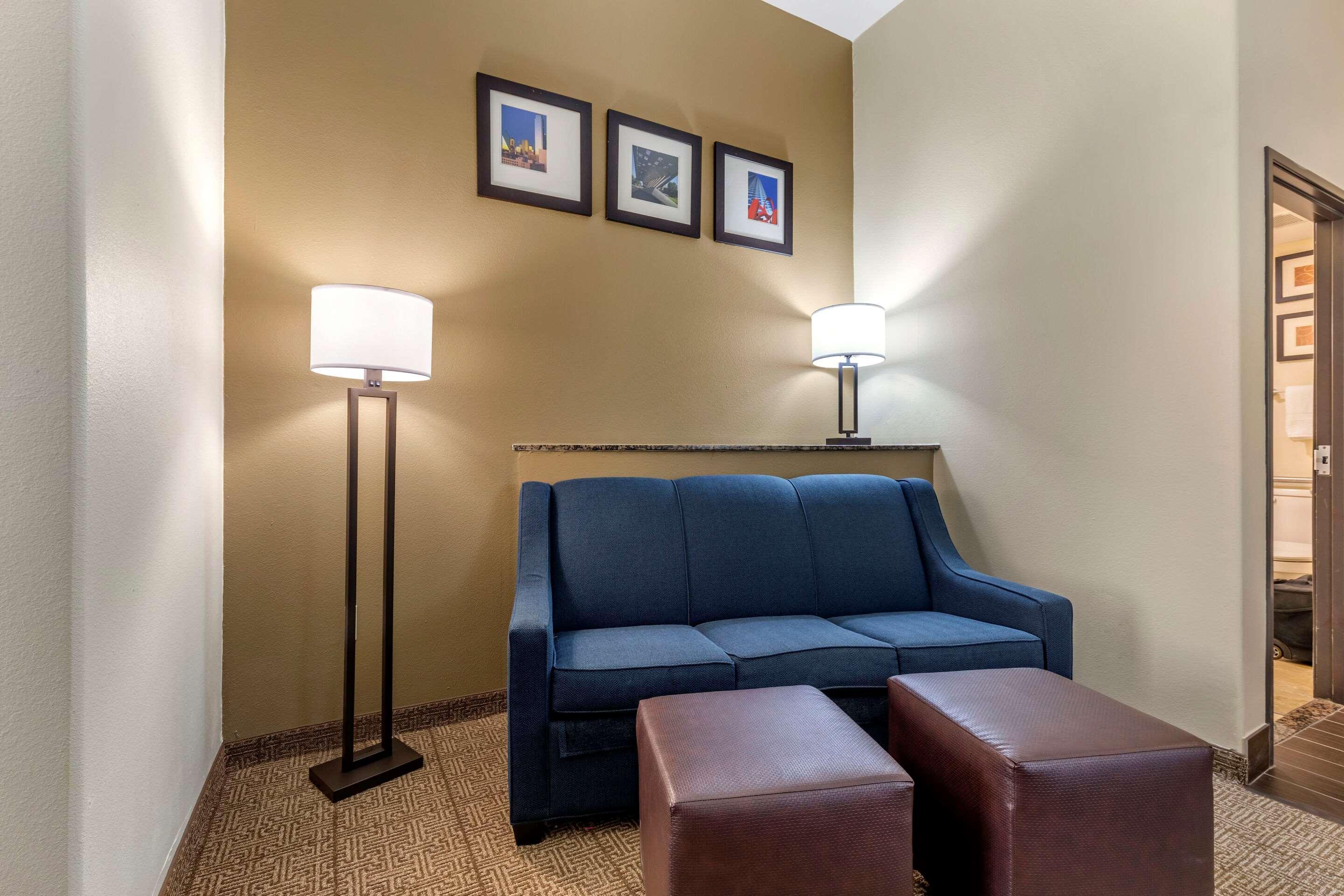 Comfort Suites West Dallas - Cockrell Hill Екстериор снимка