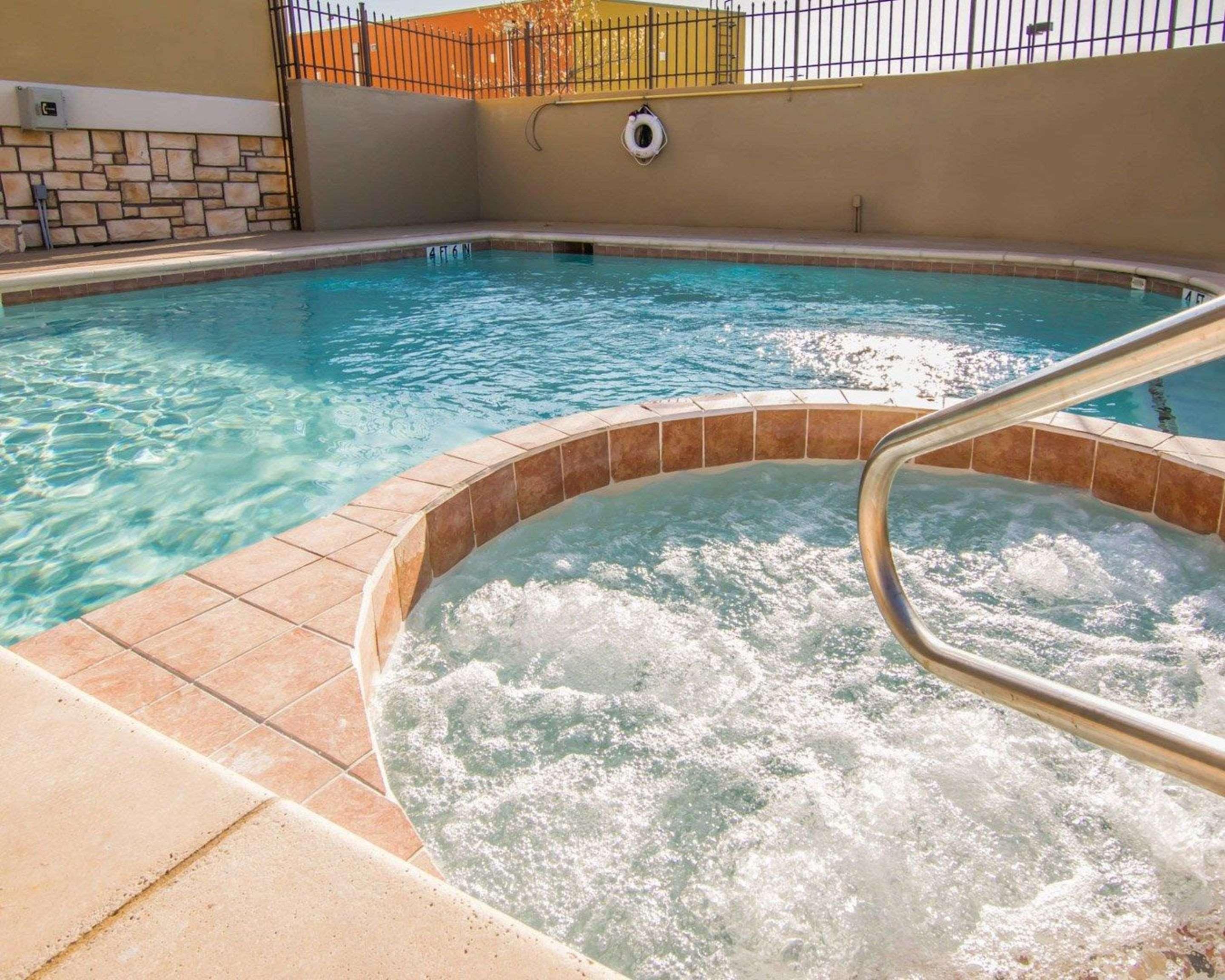 Comfort Suites West Dallas - Cockrell Hill Екстериор снимка