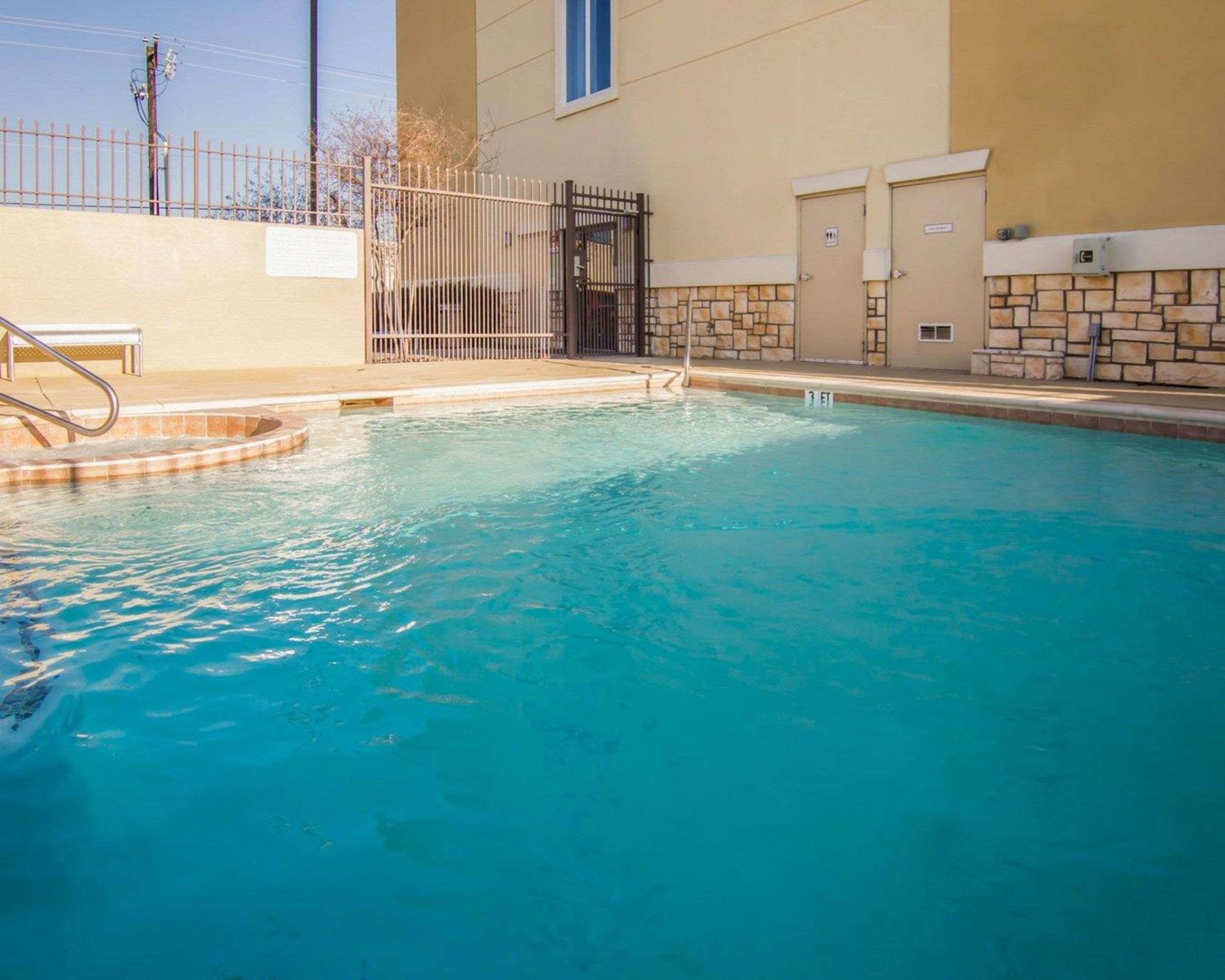 Comfort Suites West Dallas - Cockrell Hill Екстериор снимка