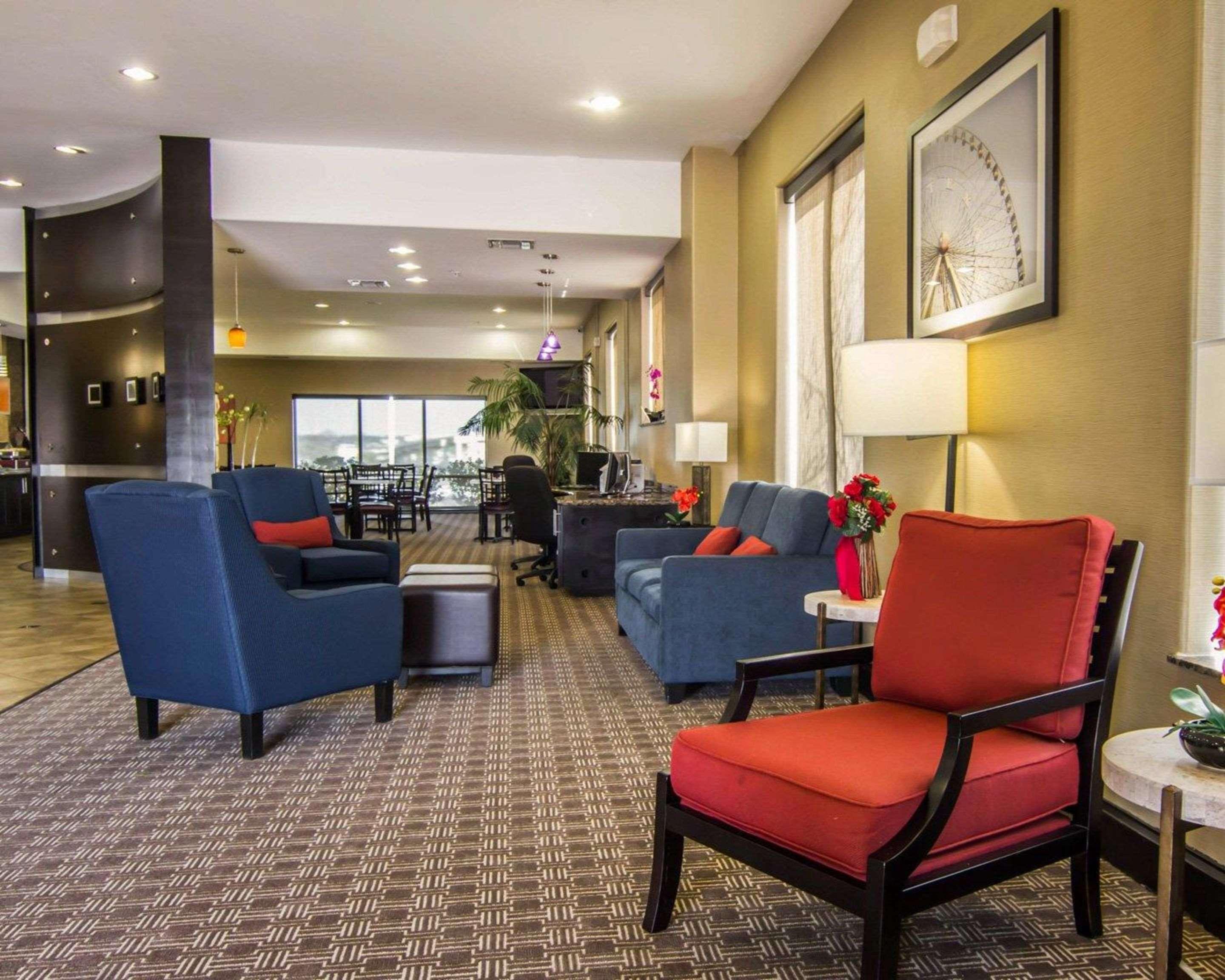 Comfort Suites West Dallas - Cockrell Hill Екстериор снимка