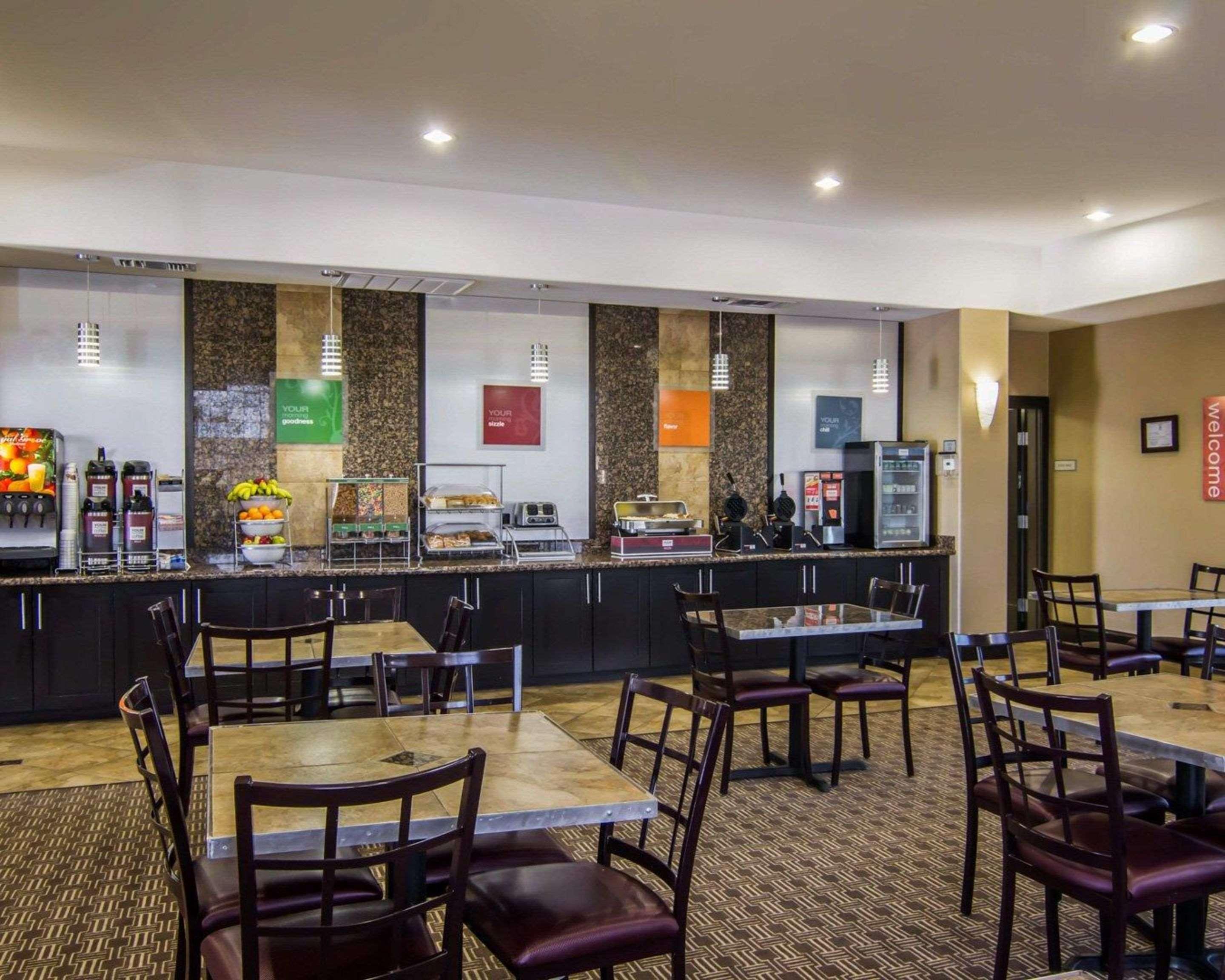 Comfort Suites West Dallas - Cockrell Hill Екстериор снимка