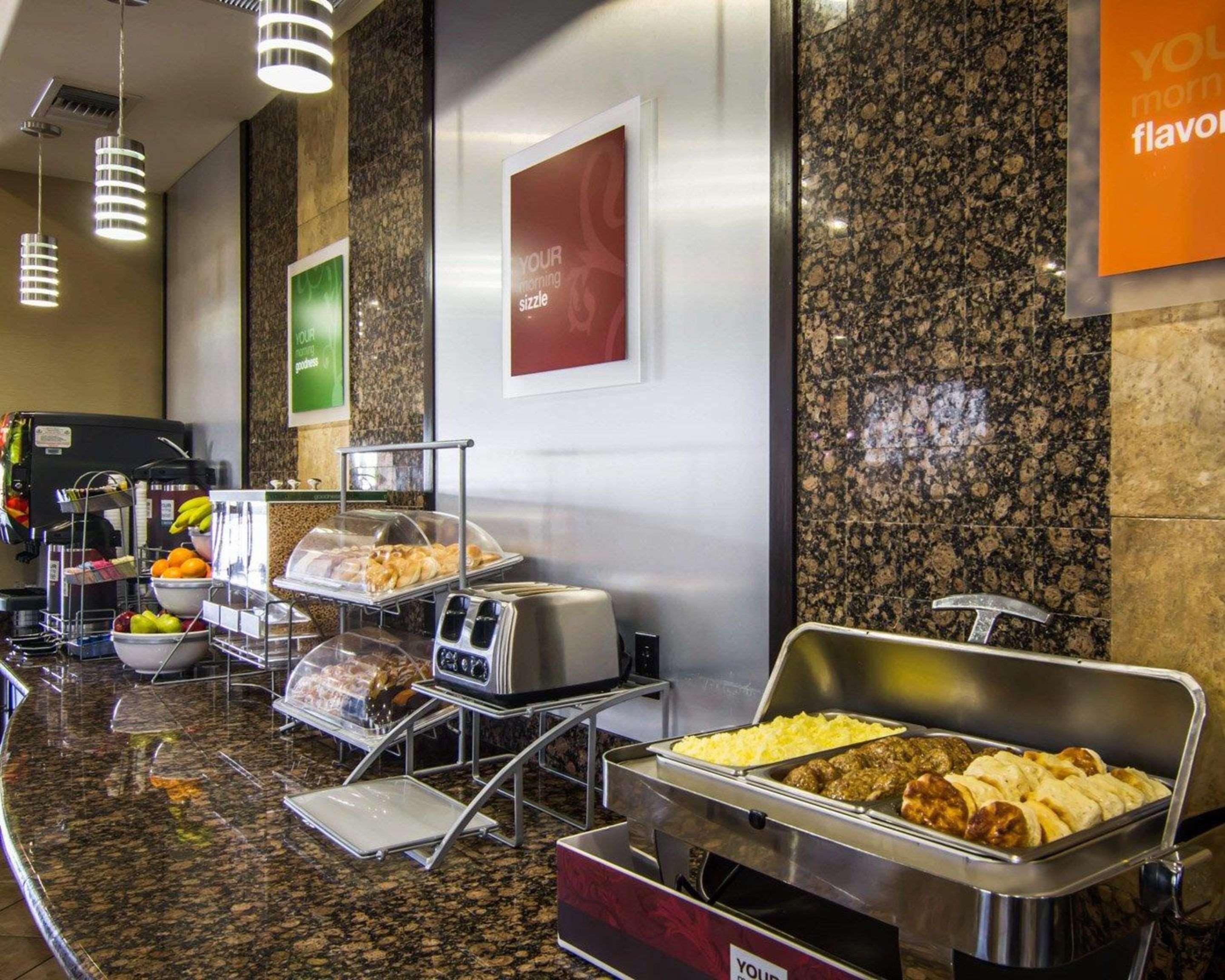 Comfort Suites West Dallas - Cockrell Hill Екстериор снимка