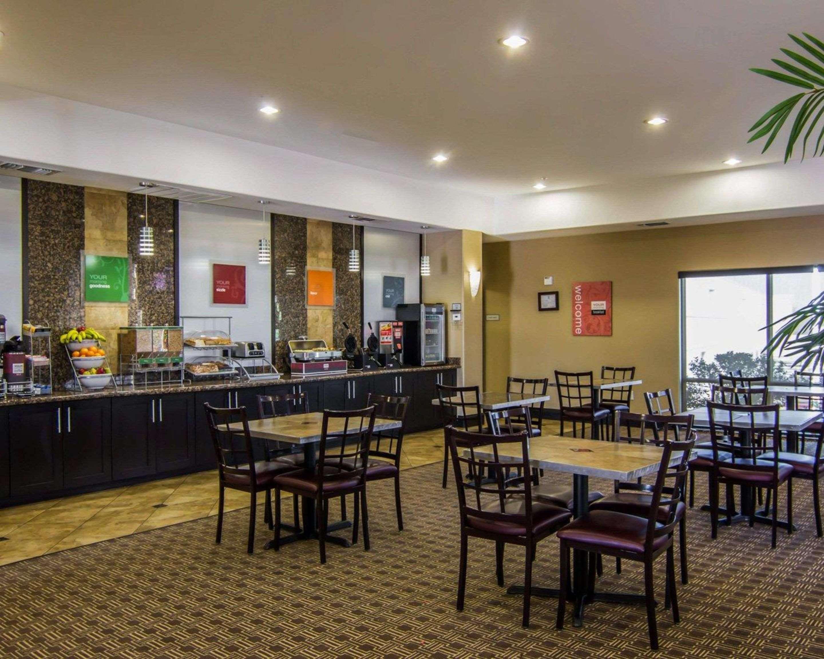 Comfort Suites West Dallas - Cockrell Hill Екстериор снимка