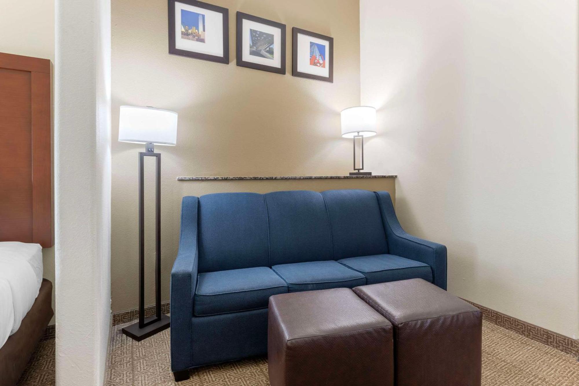 Comfort Suites West Dallas - Cockrell Hill Екстериор снимка