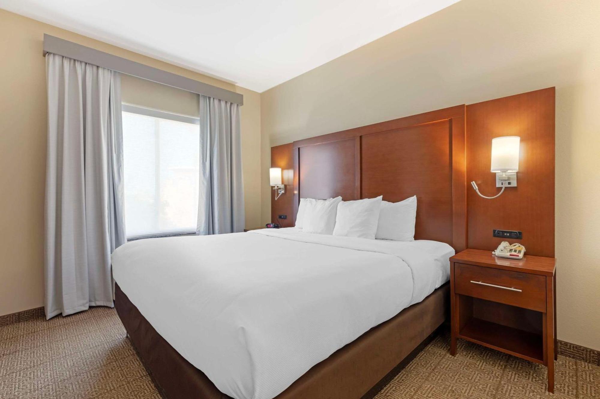 Comfort Suites West Dallas - Cockrell Hill Екстериор снимка