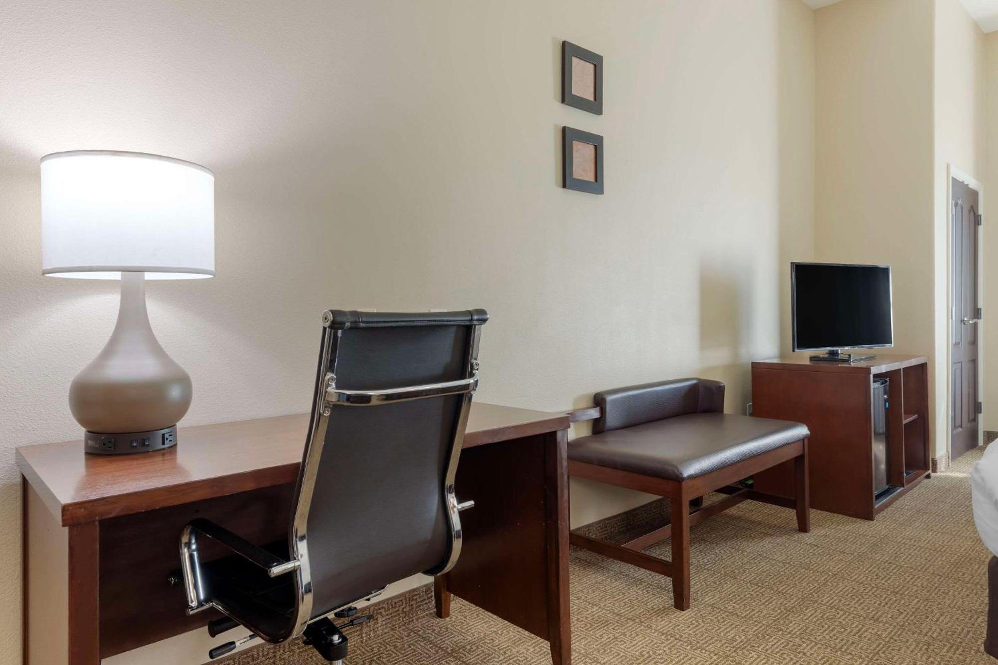 Comfort Suites West Dallas - Cockrell Hill Екстериор снимка