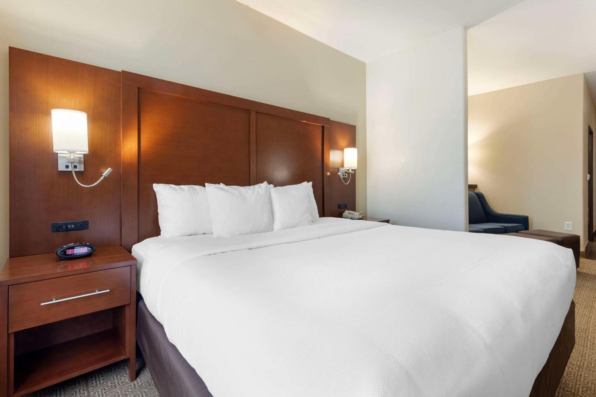 Comfort Suites West Dallas - Cockrell Hill Екстериор снимка