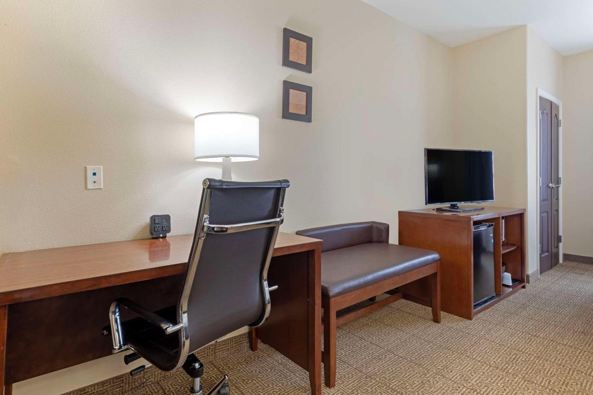 Comfort Suites West Dallas - Cockrell Hill Екстериор снимка