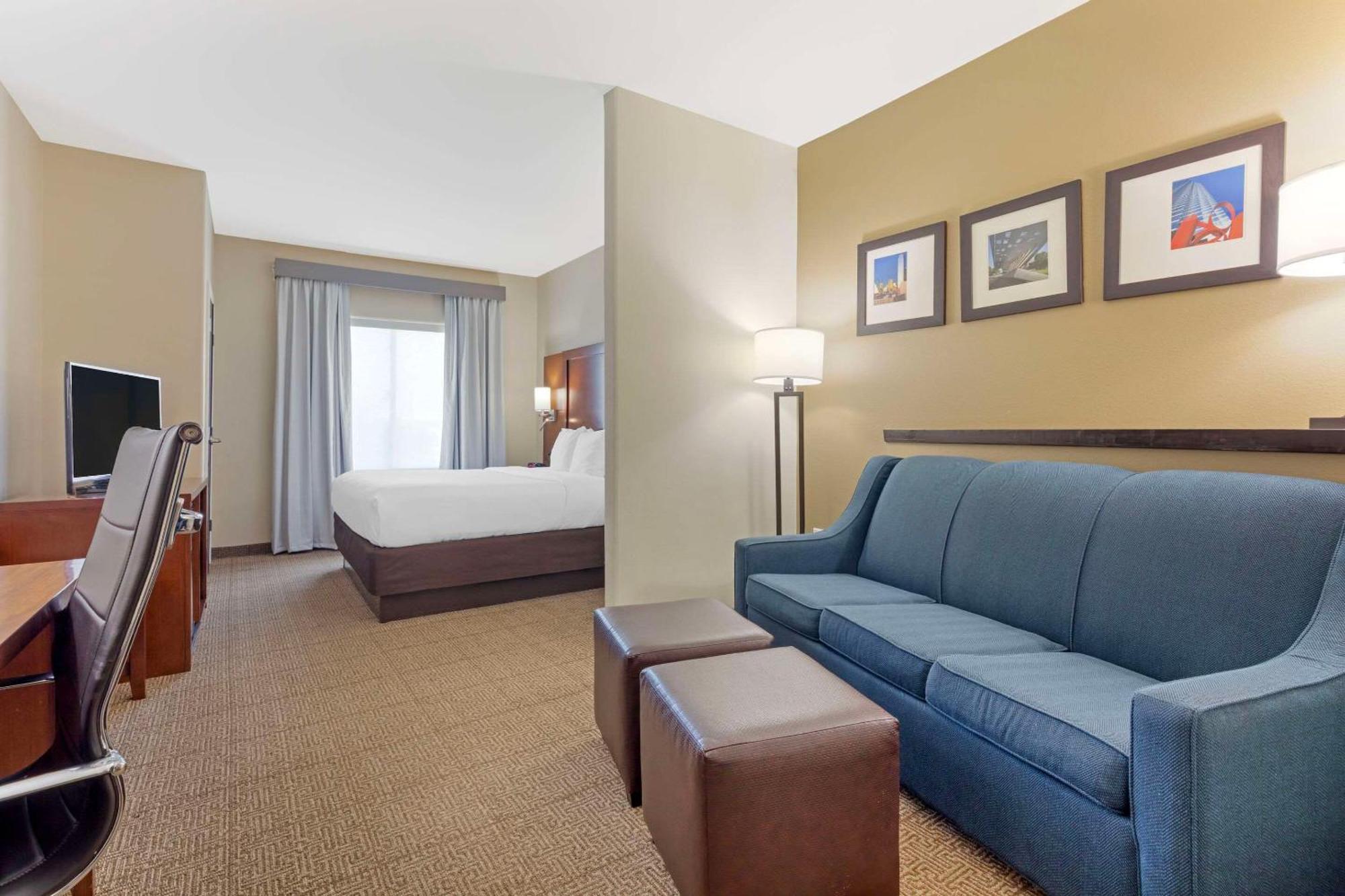 Comfort Suites West Dallas - Cockrell Hill Екстериор снимка