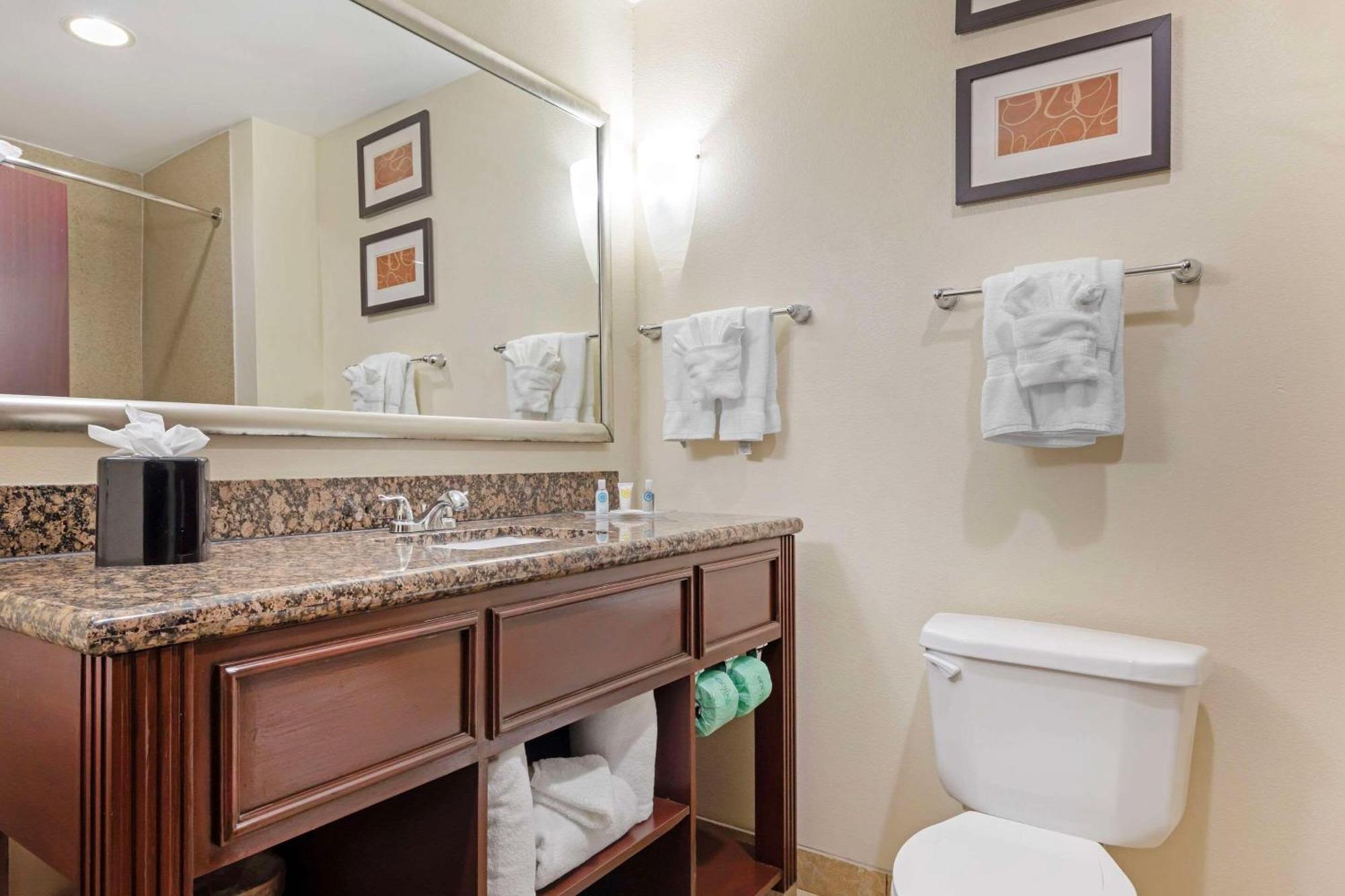 Comfort Suites West Dallas - Cockrell Hill Екстериор снимка